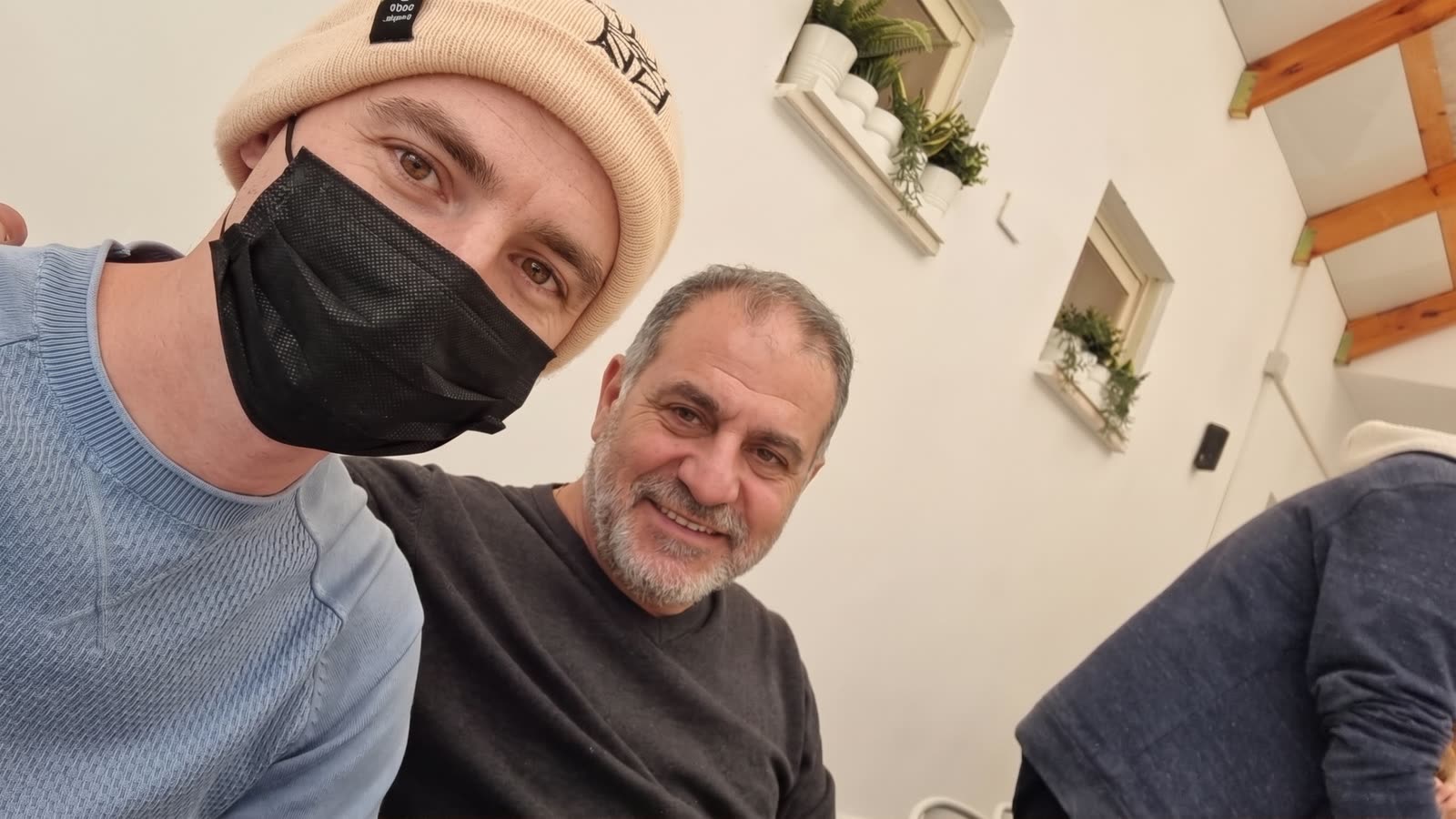 מתנדב ומטופל בסלפי משותף